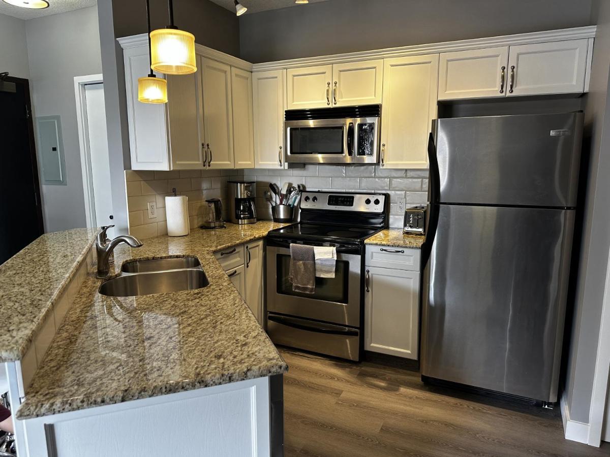 Luxury Two Queen Beds Condo - Grande Rockies Resort Indoor Parking Pool Hot Tub Gym Canmore Luaran gambar